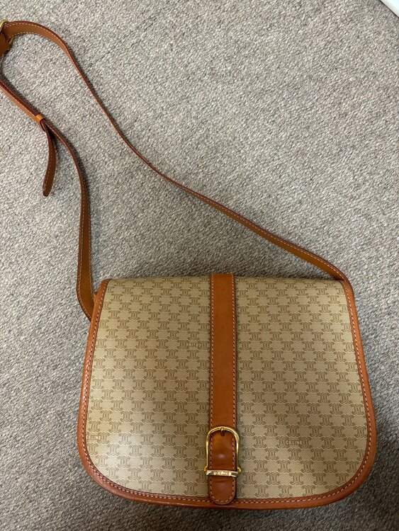 オールドセリーヌ　ショルダーバッグ（ブランドバッグ）の商品画像 - 査定依頼日：2025年4月5日 - 最高査定価格：10,000円