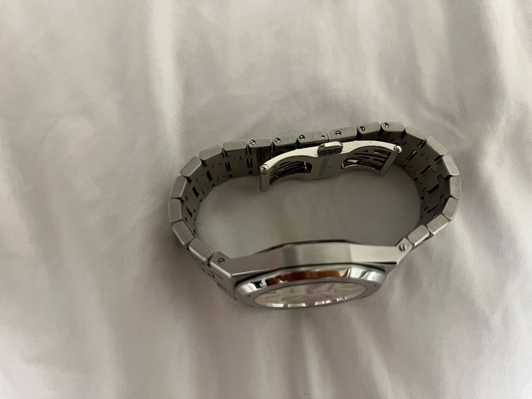 オーデマピゲ ロイヤルオーク 15300r（高級時計）の商品画像 - 査定依頼日：2026年2月9日 - 最高査定価格：4,550,000円