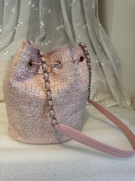 ドーヴィル巾着A57536（ブランドバッグ）の商品画像 - 査定依頼日：2026年4月14日 - 最高査定価格：280,000円