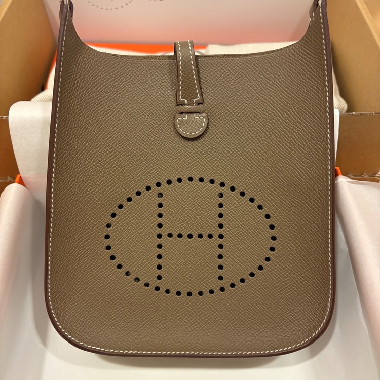 エルメス エブリン （ブランドバッグ）の商品画像 - 査定依頼日：2025年10月25日 - 最高査定価格：360,000円