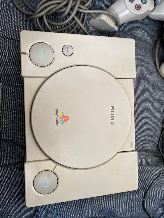 プレイステーション SCPH-7000（ゲーム機本体・ゲームソフト）の商品画像 - 査定依頼日：2023年5月20日 - 最高査定価格：150円