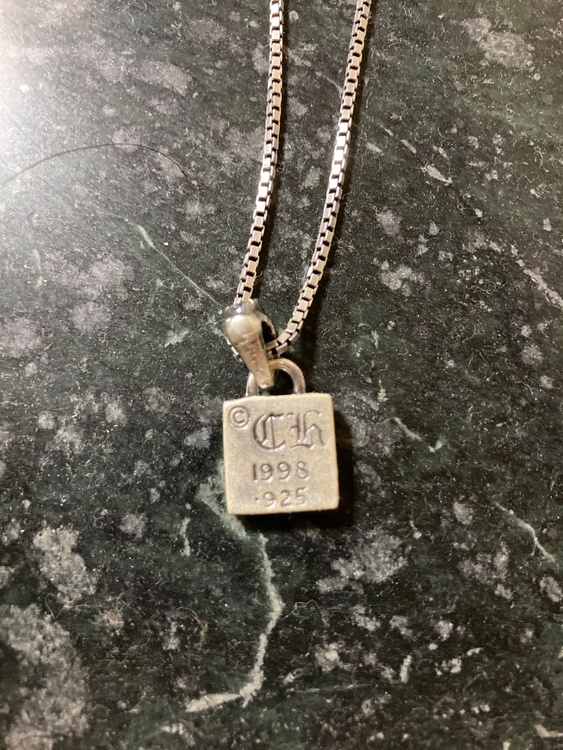 クロムハーツ フレームドCHプラスチャームwithルビー（古着・ファッション）の商品画像 - 査定依頼日：2026年1月12日 - 最高査定価格：63,000円