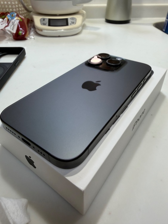 iPhone 15 Pro 128GB SIMフリー（スマホ）の商品画像 - 査定依頼日：2025年9月22日 - 最高査定価格：100,000円