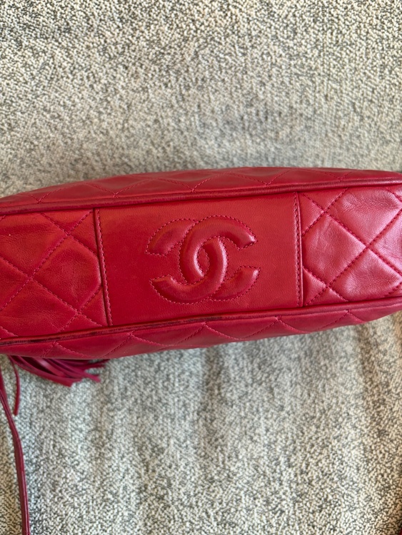 CHANEL ショルダーバッグ　赤（ブランドバッグ）の商品画像 - 査定依頼日：2026年8月24日 - 最高査定価格：120,000円