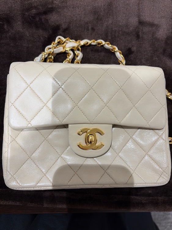 CHANELミニマトラッセ白（ブランドバッグ）の商品画像 - 査定依頼日：2026年1月17日 - 最高査定価格：100,000円