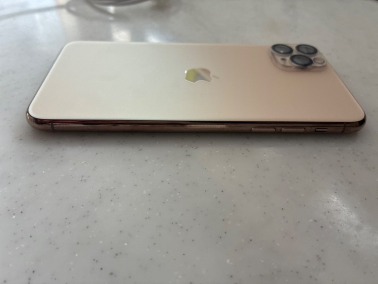 iPhone11 Pro Max 64GB Softbank（スマホ）の商品画像 - 査定依頼日：2026年2月20日 - 最高査定価格：26,000円