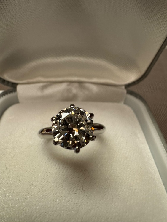 ダイヤモンドリング（宝石）の商品画像 - 査定依頼日：2025年9月24日 - 最高査定価格：1,000,000円