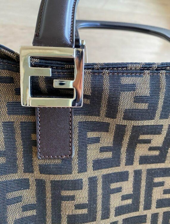 フェンディ ハンドバッグ ズッカ マンマ（ブランドバッグ）の商品画像 - 査定依頼日：2025年4月17日 - 最高査定価格：40,000円