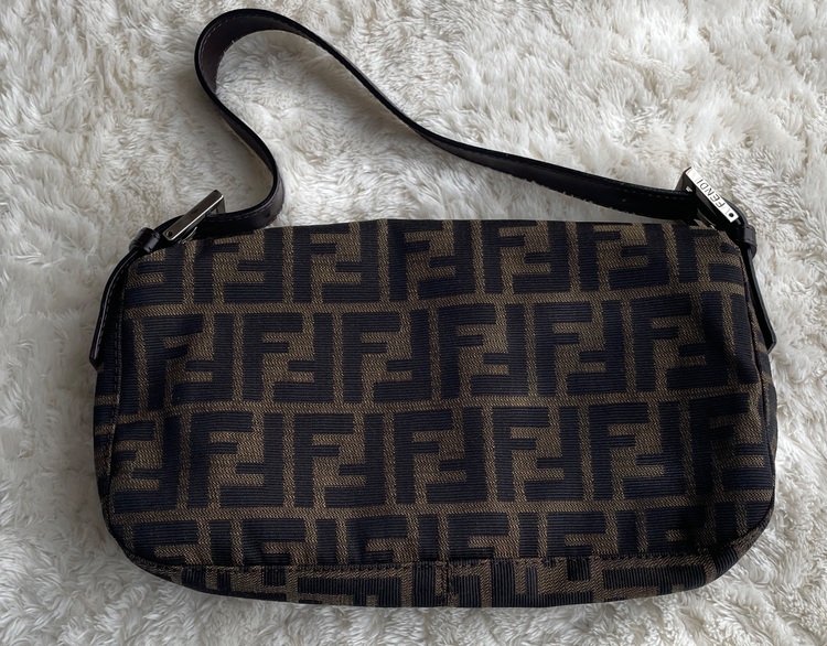 フェンディ　マンマバケット（ブランドバッグ）の商品画像 - 査定依頼日：2025年9月16日 - 最高査定価格：110,000円