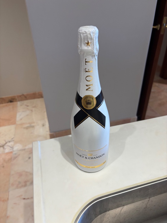 モエエアイスアンペリアル（お酒）の商品画像 - 査定依頼日：2026年7月20日 - 最高査定価格：10,200円