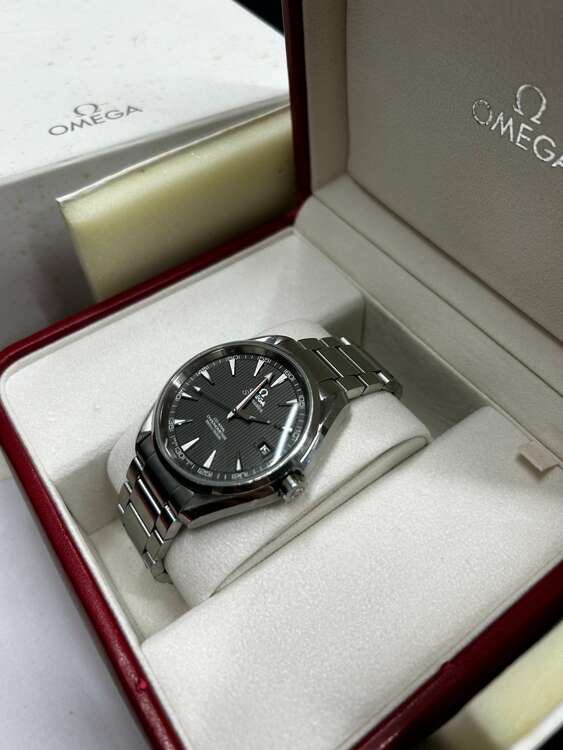 アクアテラ デイト（高級時計）の商品画像 - 査定依頼日：2023年11月15日 - 最高査定価格：380,000円