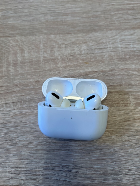 AirPods（オーディオ・スピーカー）の商品画像 - 査定依頼日：2026年2月18日 - 最高査定価格：100,000円