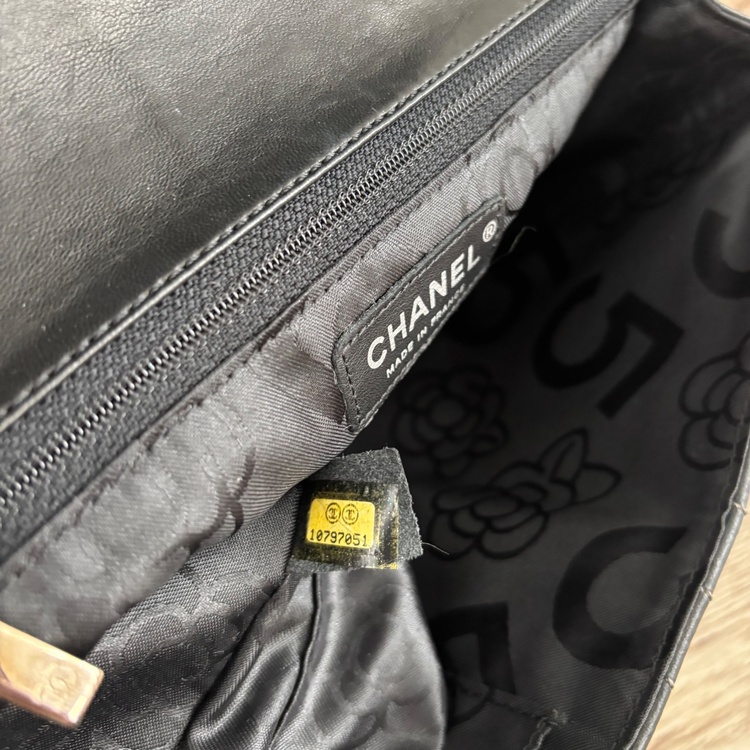 マドモアゼルチェーンショルダー（ブランドバッグ）の商品画像 - 査定依頼日：2026年1月31日 - 最高査定価格：230,000円