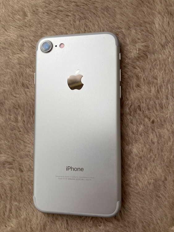 iPhone SE (第 2 世代) 64GB SIMフリー（スマホ）の商品画像 - 査定依頼日：2026年1月10日 - 最高査定価格：14,000円