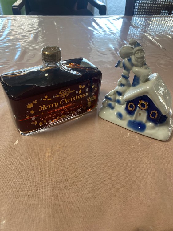 サントリーブランデーXOクリスマス（お酒）の商品画像 - 査定依頼日：2023年1月22日 - 最高査定価格：700円
