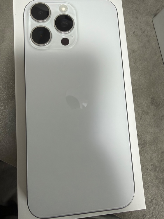 iPhone16PROMAX（スマホ）の商品画像 - 査定依頼日：2026年6月28日 - 最高査定価格：145,000円
