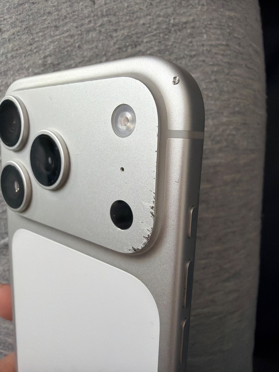 iPhone 17 Pro 256GB au（スマホ）の商品画像 - 査定依頼日：2026年4月13日 - 最高査定価格：135,000円