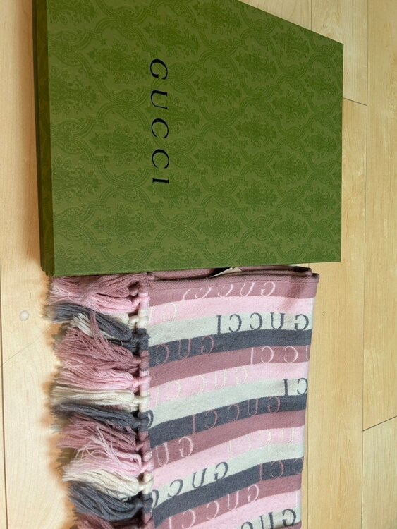 マフラー（古着・ファッション）の商品画像 - 査定依頼日：2025年5月14日 - 最高査定価格：20,000円