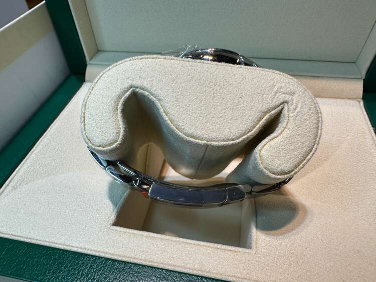 ロレックス パーペチュアル 126000（高級時計）の商品画像 - 査定依頼日：2025年2月6日 - 最高査定価格：1,500,000円