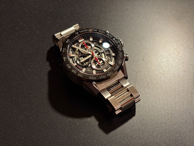 タグホイヤー カレラ CAR201u（高級時計）の商品画像 - 査定依頼日：2025年6月16日 - 最高査定価格：200,000円