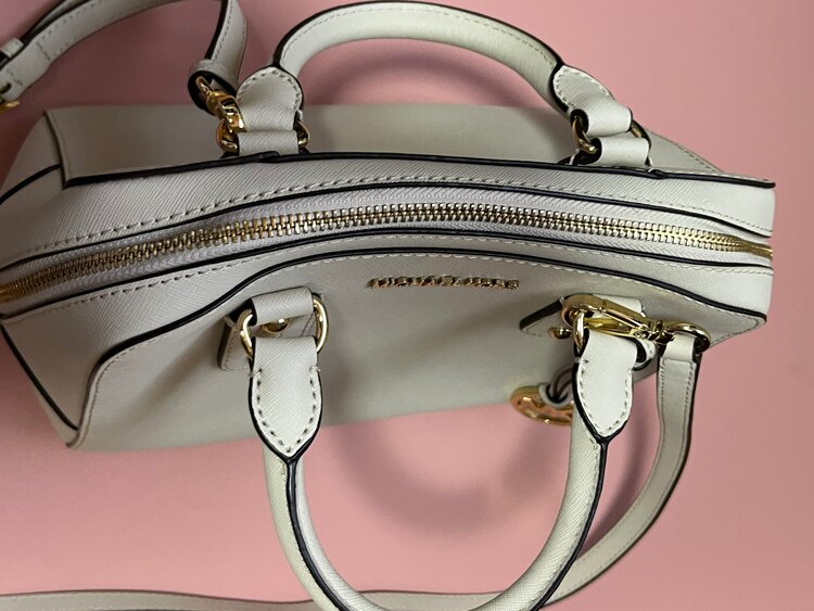 ショルダーバック（ブランド財布・小物）の商品画像 - 査定依頼日：2025年3月31日 - 最高査定価格：3,000円