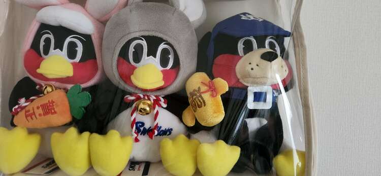 ヤクルトスワローズ つば九郎干支のぬいぐるみタグ付き8個とクッション1こ（その他のおもちゃ）の商品画像 - 査定依頼日：2025年2月9日 - 最高査定価格：8,000円