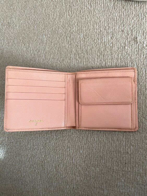 財布（ブランド財布・小物）の商品画像 - 査定依頼日：2024年11月30日 - 最高査定価格：10,000円