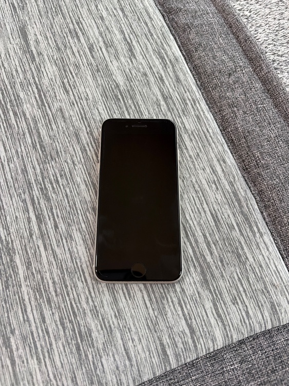 iPhone iPhone SE (第 3 世代) 64GB au（スマホ）の商品画像 - 査定依頼日：2026年7月14日 - 最高査定価格：20,000円