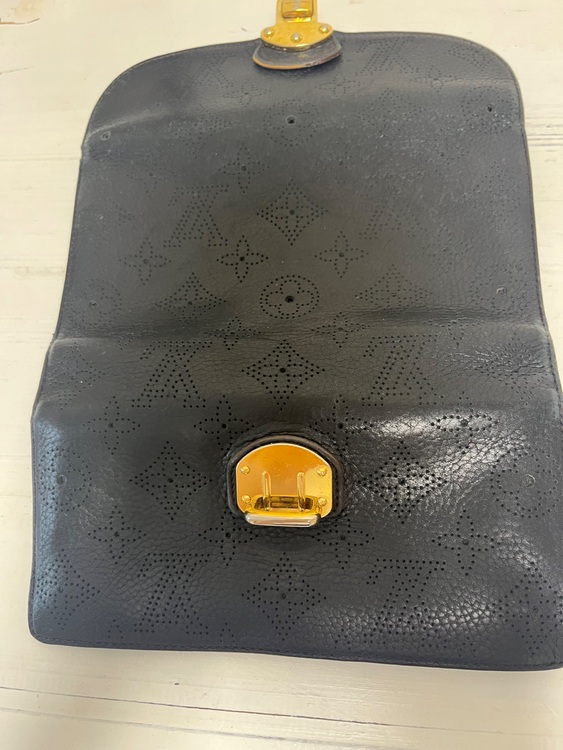 ルイヴィトン マヒナ ポルトフォイユ アメリア 長財布（ブランド財布・小物）の商品画像 - 査定依頼日：2025年9月14日 - 最高査定価格：8,000円