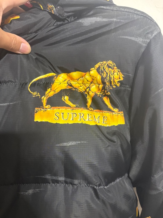 supreme ダウンジャケット（古着・ファッション）の商品画像 - 査定依頼日：2026年9月6日 - 最高査定価格：8,000円