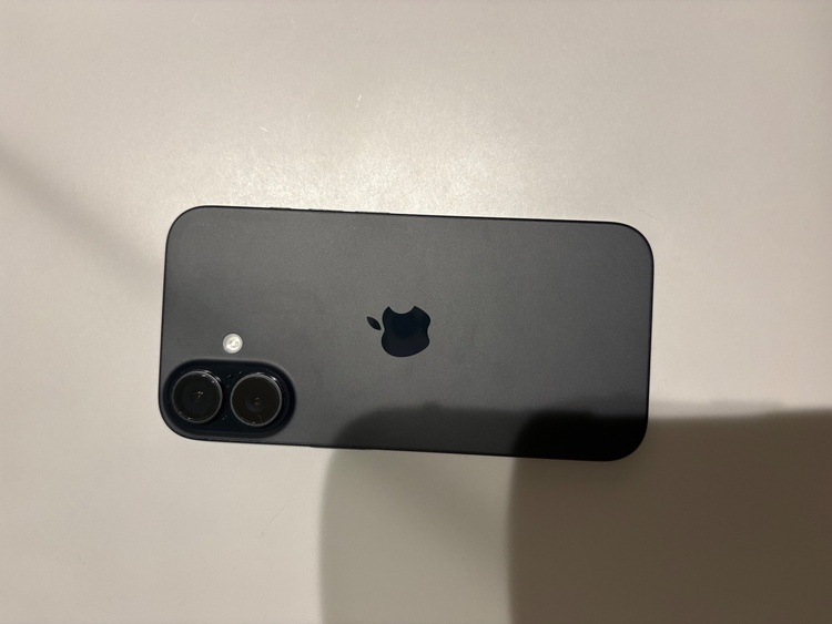 iPhone iPhone 16 128GB SIMフリー（スマホ）の商品画像 - 査定依頼日：2026年10月13日 - 最高査定価格：88,000円