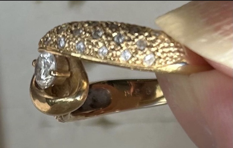 ツイストデザインゴールドリング（金・貴金属）の商品画像 - 査定依頼日：2026年2月1日 - 最高査定価格：300,000円