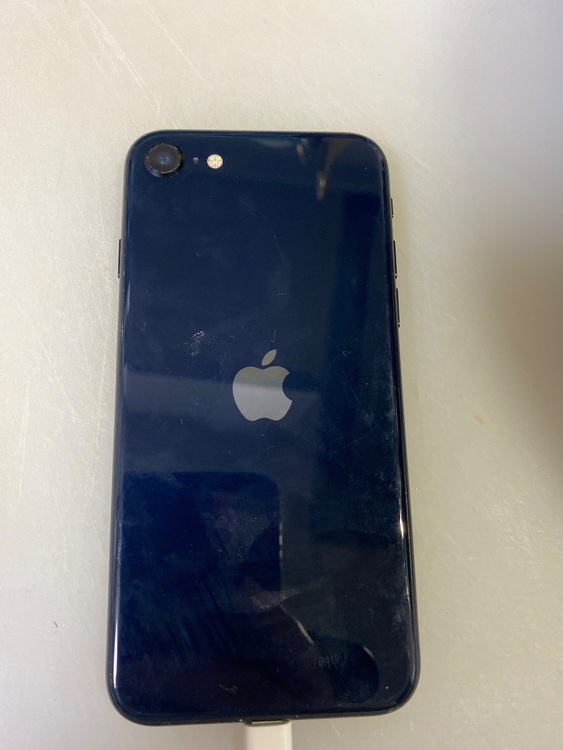 iPhoneSE3（スマホ）の商品画像 - 査定依頼日：2025年10月20日 - 最高査定価格：3,500円