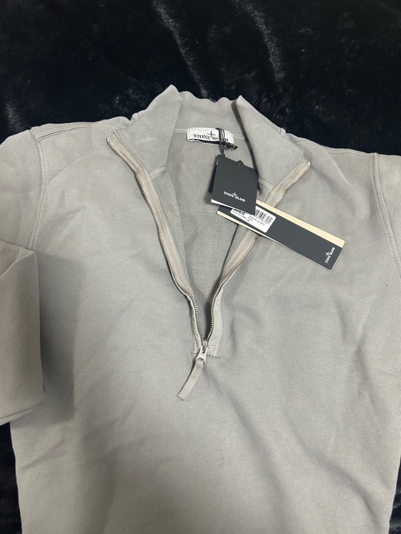 ストーンアイランド（古着・ファッション）の商品画像 - 査定依頼日：2026年1月21日 - 最高査定価格：16,000円