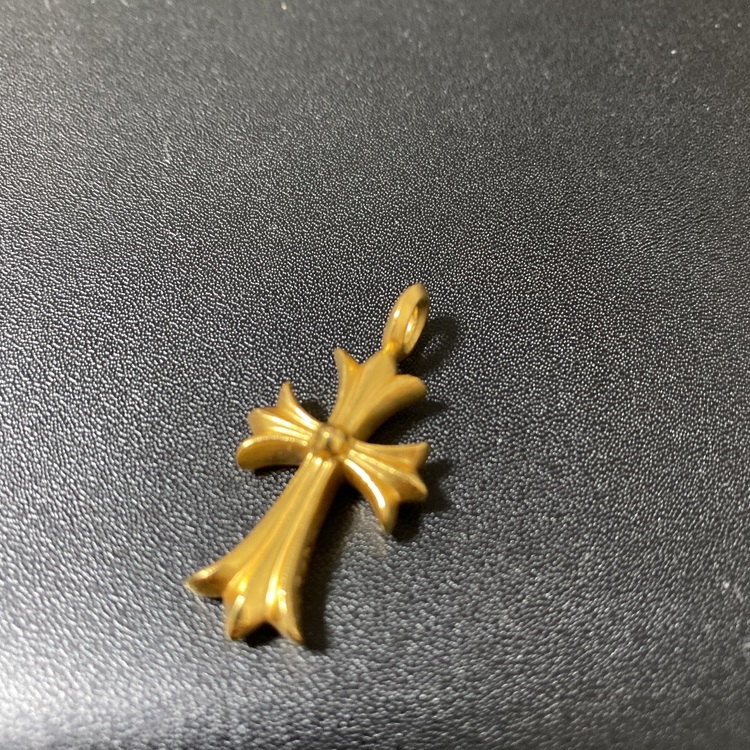 クロムハーツ 22K タイニーファットクロス（金・貴金属）の商品画像 - 査定依頼日：2022年5月7日 - 最高査定価格：255,000円