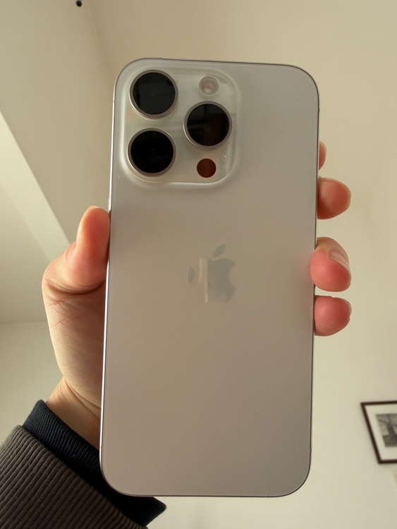 iPhone 15 Pro 256GB SIMフリー（スマホ）の商品画像 - 査定依頼日：2026年1月27日 - 最高査定価格：83,000円