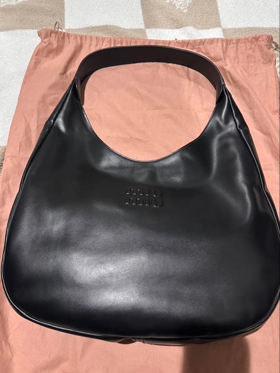 ミュウミュウ  （ブランドバッグ）の商品画像 - 査定依頼日：2026年2月2日 - 最高査定価格：260,000円