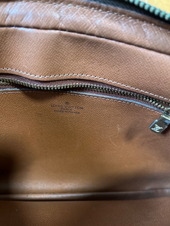 883 TH（ブランドバッグ）の商品画像 - 査定依頼日：2025年8月27日 - 最高査定価格：30,000円