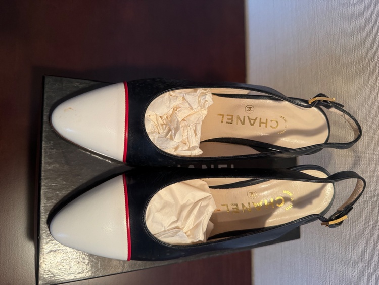 サンダル（ブランド財布・小物）の商品画像 - 査定依頼日：2026年1月5日 - 最高査定価格：8,000円