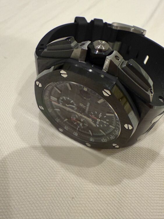 オーデマピゲ ロイヤルオークオフショア （高級時計）の商品画像 - 査定依頼日：2025年6月3日 - 最高査定価格：3,300,000円