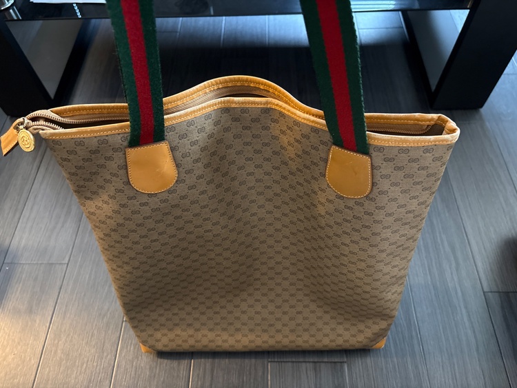 GUCCIバック（ブランドバッグ）の商品画像 - 査定依頼日：2026年4月7日 - 最高査定価格：14,000円