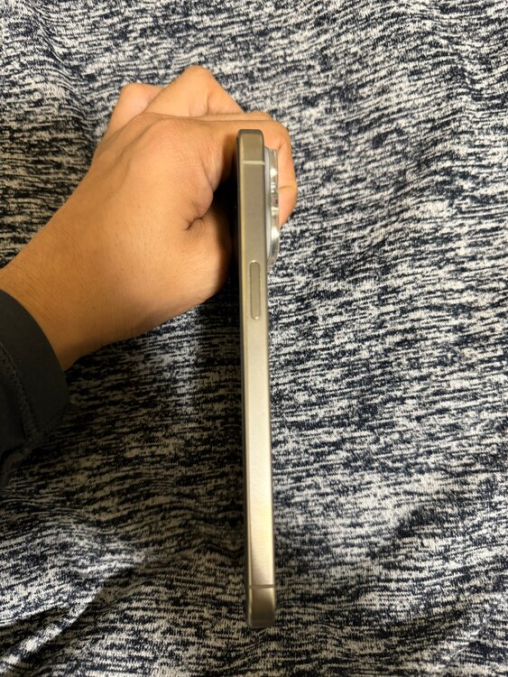 iPhone 15 Pro Max 256GB au（スマホ）の商品画像 - 査定依頼日：2024年12月12日 - 最高査定価格：93,000円