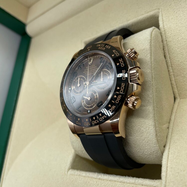 ロレックス デイトナ 116515ln（高級時計）の商品画像 - 査定依頼日：2025年4月15日 - 最高査定価格：5,000,000円