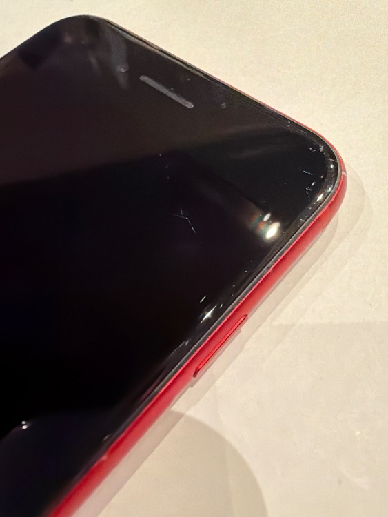 MHGR3J iPhone SE RED 64GB（スマホ）の商品画像 - 査定依頼日：2025年11月2日 - 最高査定価格：10,000円