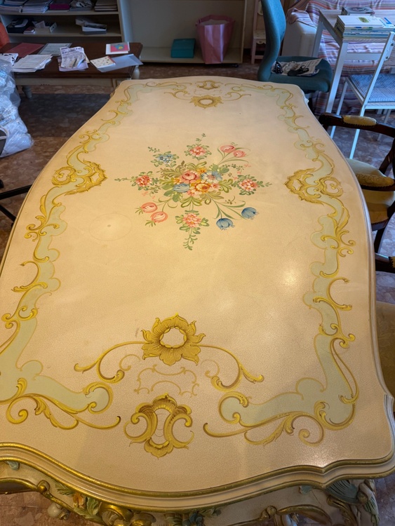 イタリアアンティークテーブル（美術品・骨董品）の商品画像 - 査定依頼日：2026年5月12日 - 最高査定価格：5,000円