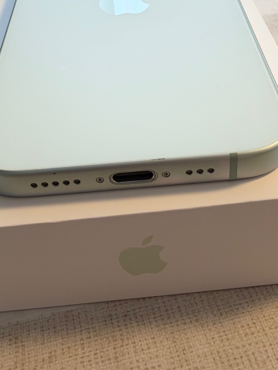 iPhone iPhone 15 128GB SIMフリー（スマホ）の商品画像 - 査定依頼日：2026年9月23日 - 最高査定価格：64,000円