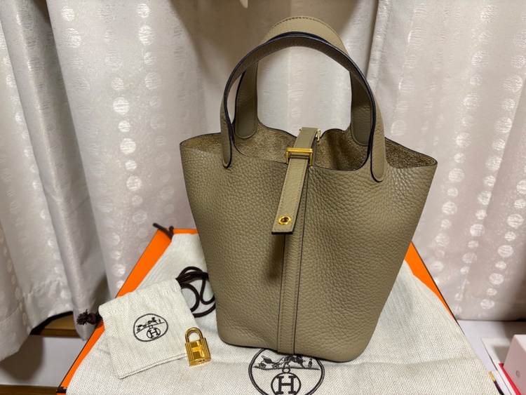 ピコタン18（ブランドバッグ）の商品画像 - 査定依頼日：2026年2月4日 - 最高査定価格：100,000円