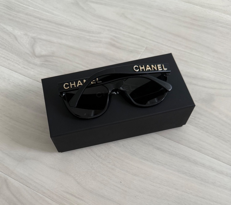 CHANEL シャネル サングラス 5458 レディース ボストン型 フルリム セルフレーム メタルロゴ アイウェア（古着・ファッション）の商品画像 - 査定依頼日：2026年8月15日 - 最高査定価格：6,000円