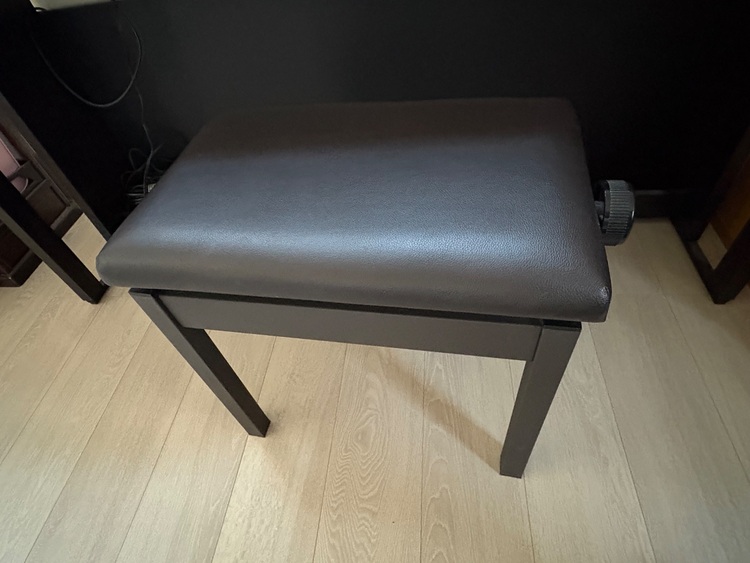 CN27 R（ピアノ・楽器・PA機材）の商品画像 - 査定依頼日：2025年11月28日 - 最高査定価格：7,000円