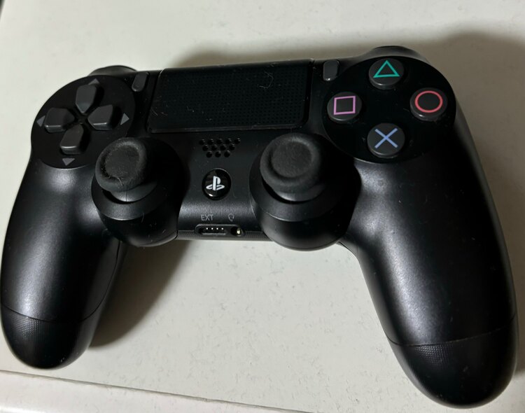 PlayStation4 本体（ゲーム機本体・ゲームソフト）の商品画像 - 査定依頼日：2024年12月21日 - 最高査定価格：10,000円